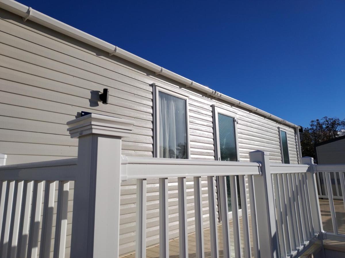 Hoburne Bashley Self-Catering Holiday Home Нью Милтон Экстерьер фото